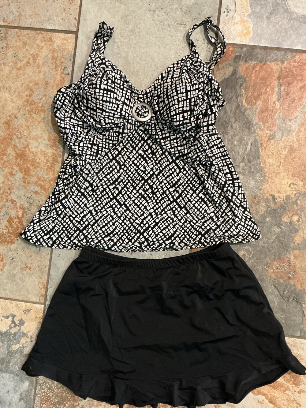 St. John’s Bay Black & White Tankini Swimsuit Set | Women’s Size 12 | Swim Skirt